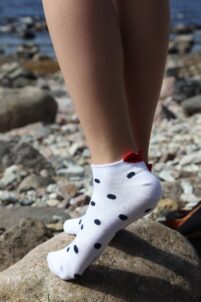 leelo-womens-low-white-dotted-socks